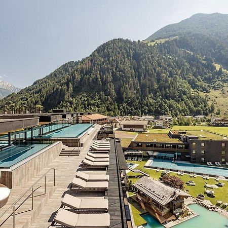 Alpine Luxury Spa Resort Schwarzenstein Лутаго Экстерьер фото