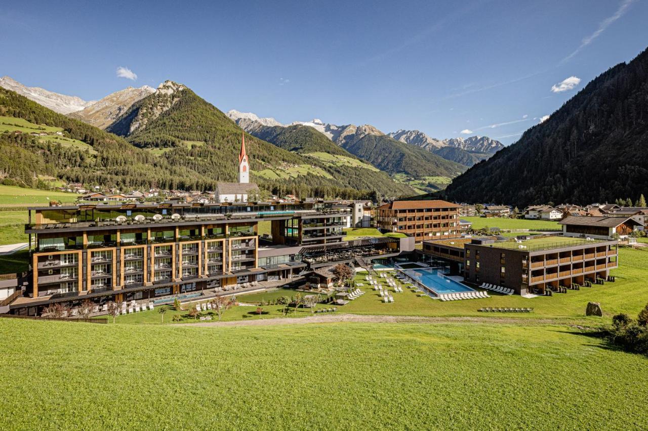 Alpine Luxury Spa Resort Schwarzenstein Лутаго Экстерьер фото